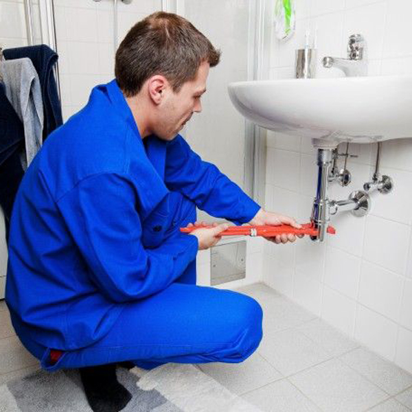 Слесарь-сантехник